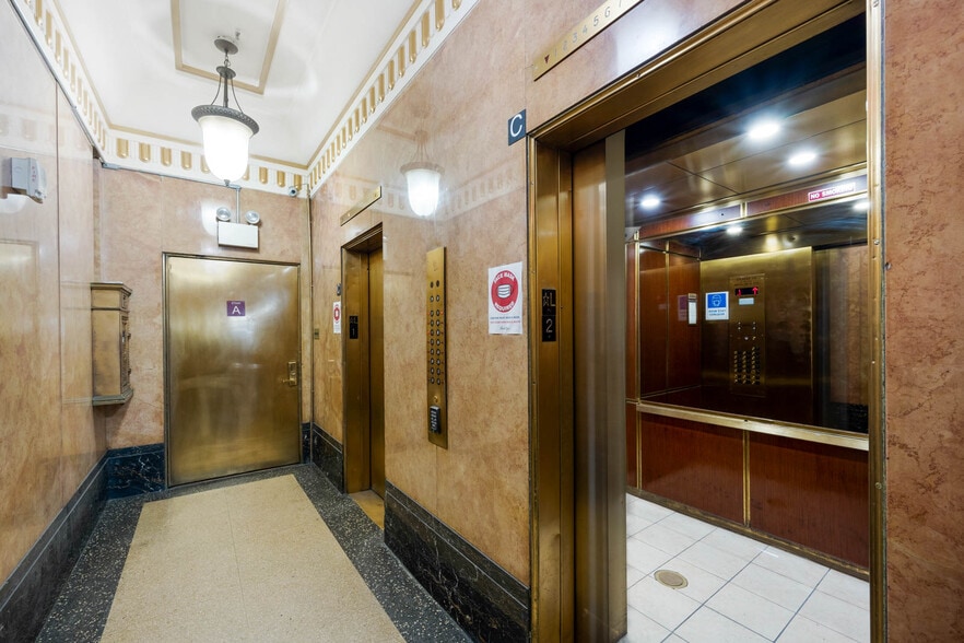 247 W 30th St, New York, NY for lease - Interior Photo - Image 3 of 11