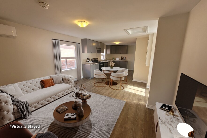 11 Dennis Av, Toronto, ON à vendre - Photo intérieure - Image 3 de 8