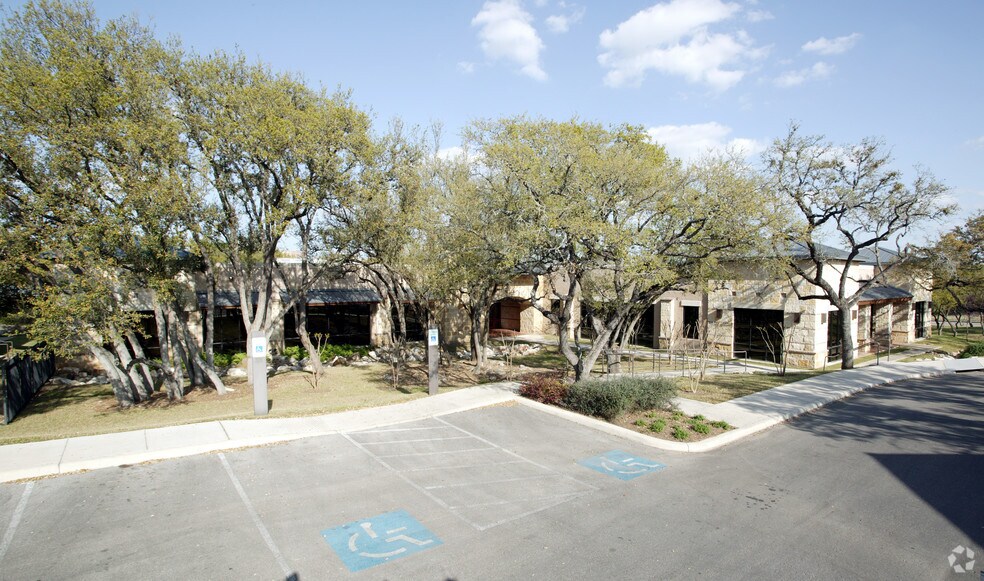 845 Proton Rd, San Antonio, TX à louer - Photo du bâtiment - Image 2 de 17
