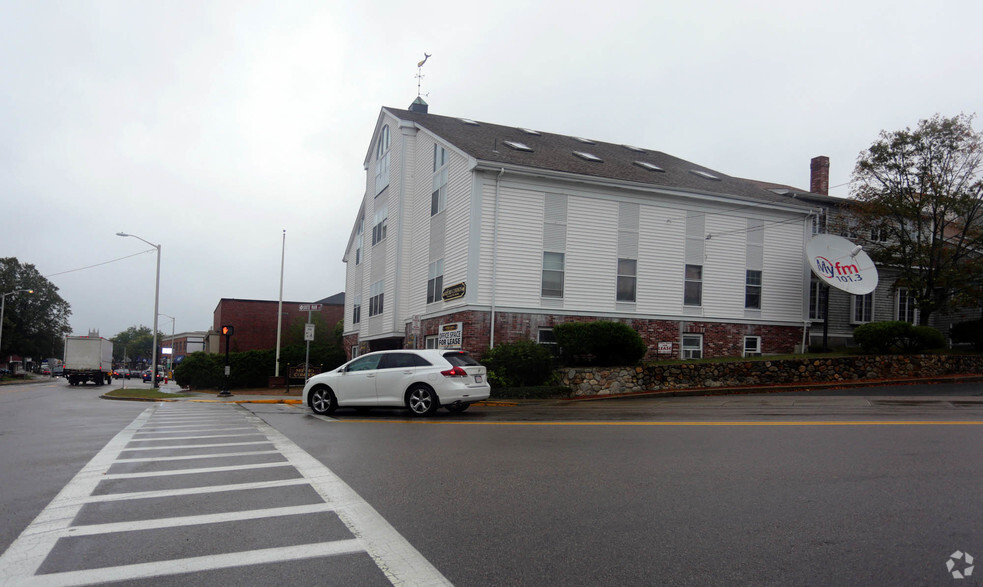 258 Main St, Milford, MA à louer - Photo du bâtiment - Image 1 de 11