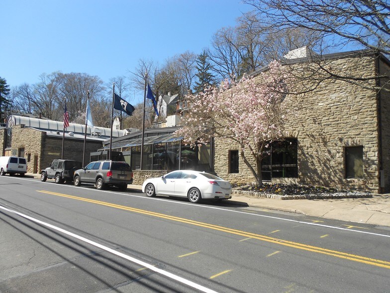 145 Greenwood Ave, Wyncote, PA à louer - Photo du bâtiment - Image 2 de 28