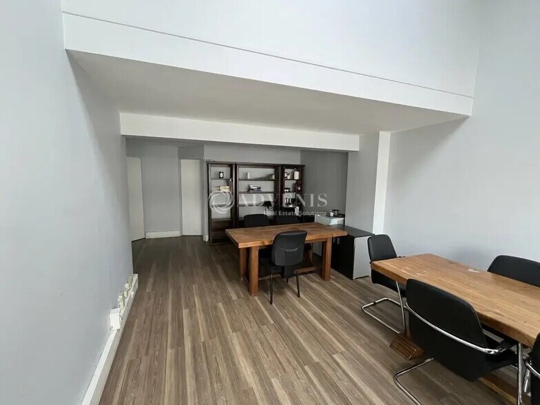 Office in Bobigny for lease - Building Photo - Image 3 of 12