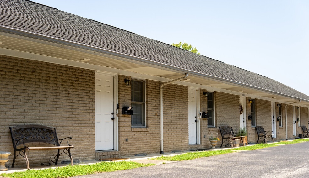 151 N Main St, Mount Holly, NC for sale - Building Photo - Image 3 of 9