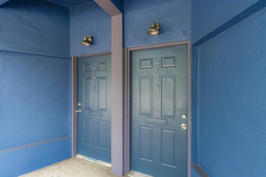 721-723 S 21st Ave, Hollywood, FL for lease - Building Photo - Image 3 of 20