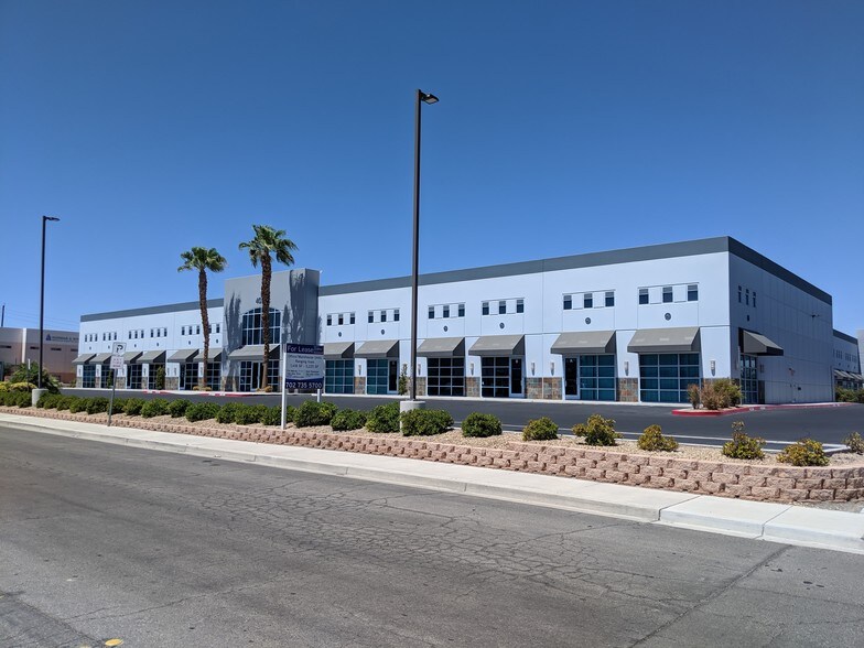 4020 W Ali Baba Ln, Las Vegas, NV à louer - Photo du bâtiment - Image 3 de 5
