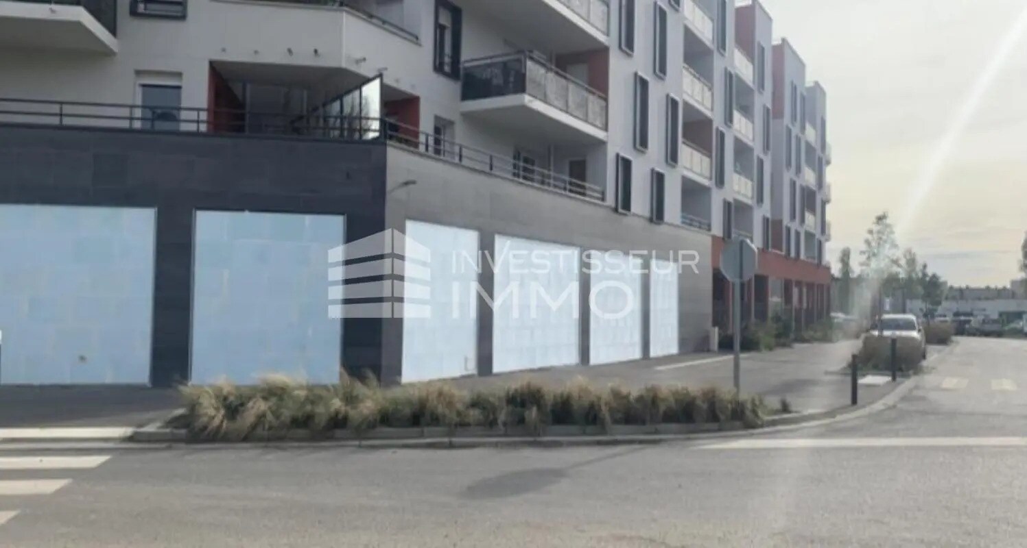 Retail in Melun for lease Building Photo- Image 1 of 4