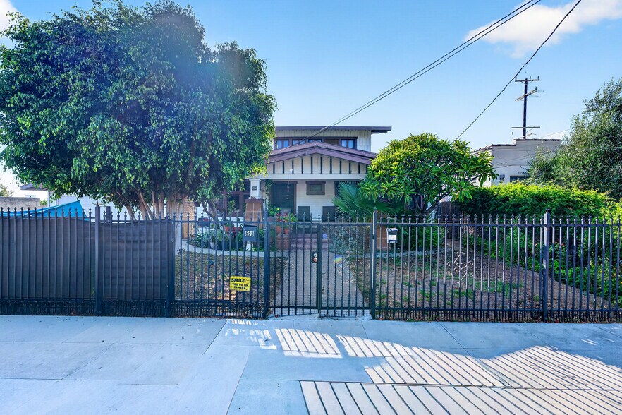 523 N Lake St, Los Angeles, CA à vendre - Photo du bâtiment - Image 2 de 6