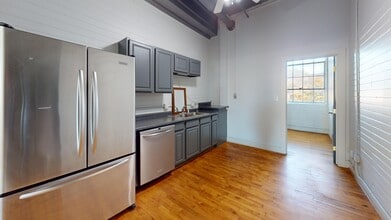 297 Prince Ave, Athens, GA à louer Photo intérieure- Image 2 de 5