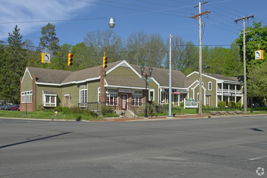 6886 Cascade Rd SE, Grand Rapids, MI for lease - Primary Photo - Image 1 of 5