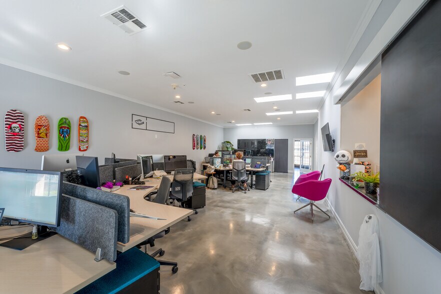 6933 La Jolla Blvd, La Jolla, CA à louer - Photo du bâtiment - Image 2 de 8