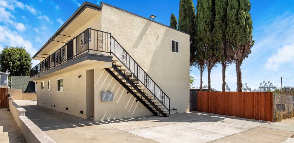 564 W MacArthur Ave, San Pedro, CA for sale - Building Photo - Image 2 of 14