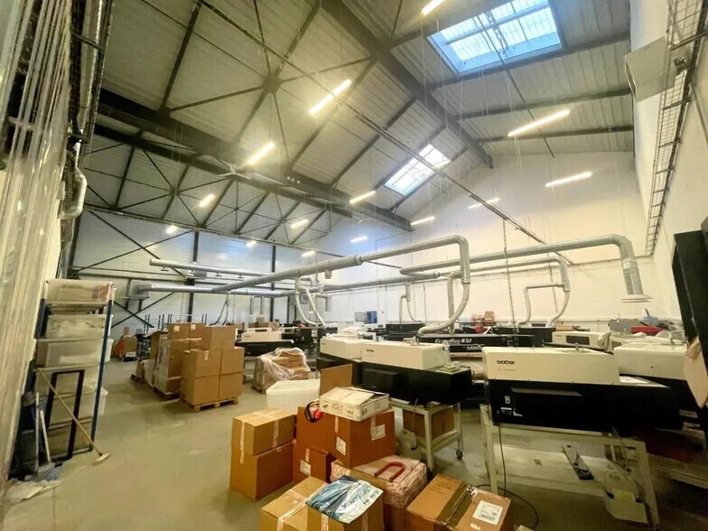 Industrial in Cormeilles-en-Parisis for sale - Interior Photo - Image 2 of 12