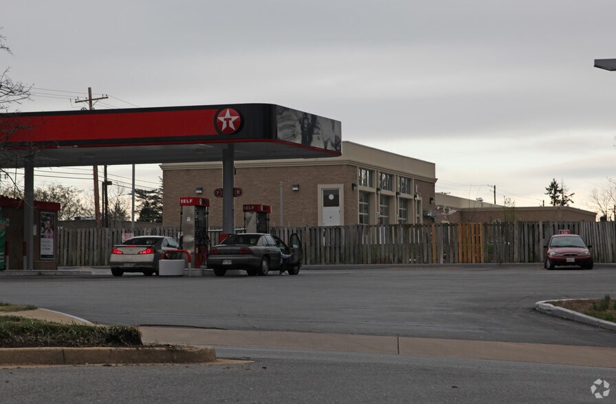 5401 Marlboro Pike, District Heights, MD à louer - Photo du bâtiment - Image 2 de 3