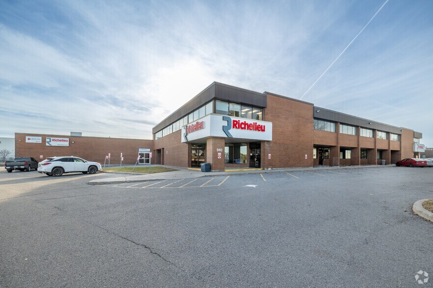 940 Belfast Rd, Ottawa, ON à louer - Photo du bâtiment - Image 2 de 6