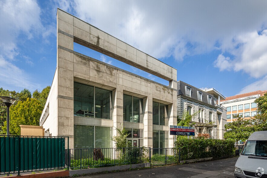 Bureau dans Saint-Cloud à vendre - Photo du bâtiment - Image 1 de 20