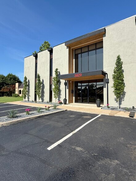 3829 N Classen Blvd, Oklahoma City, OK for lease - Building Photo - Image 1 of 29