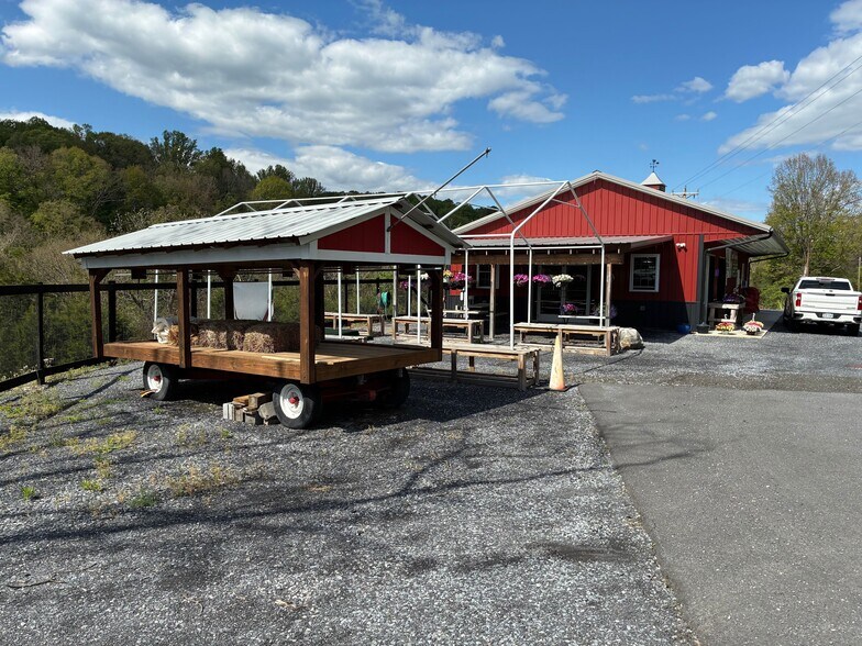 885 Stonewall Jackson Hwy, Bentonville, VA à louer - Photo du bâtiment - Image 2 de 2