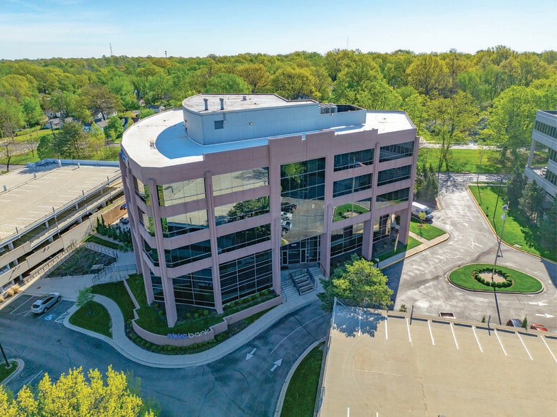 8320 Ward Pky, Kansas City, MO for lease - Building Photo - Image 2 of 10