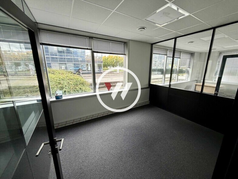 Office in Villepinte for lease - Interior Photo - Image 3 of 4