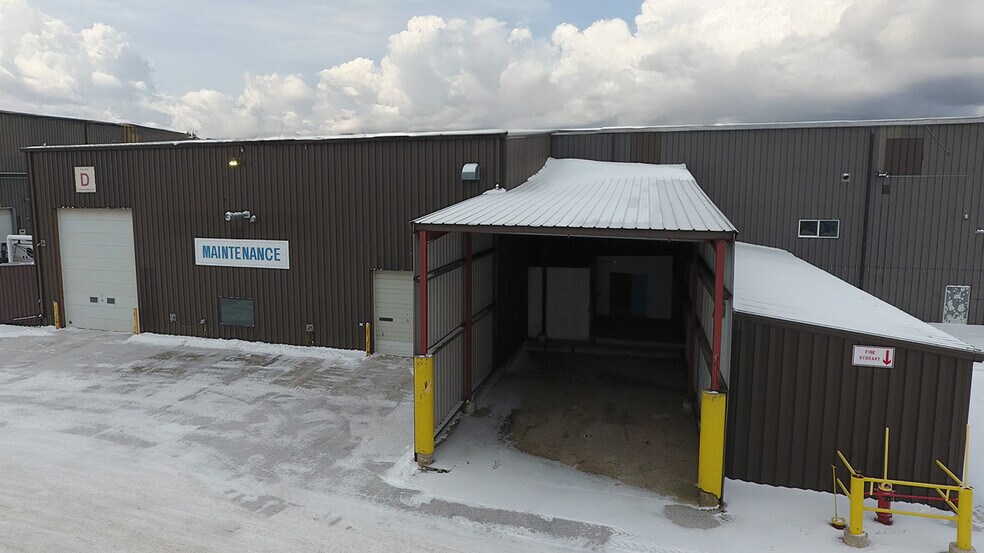 770 Pandora Av E, Winnipeg, MB à louer - Photo du bâtiment - Image 3 de 13
