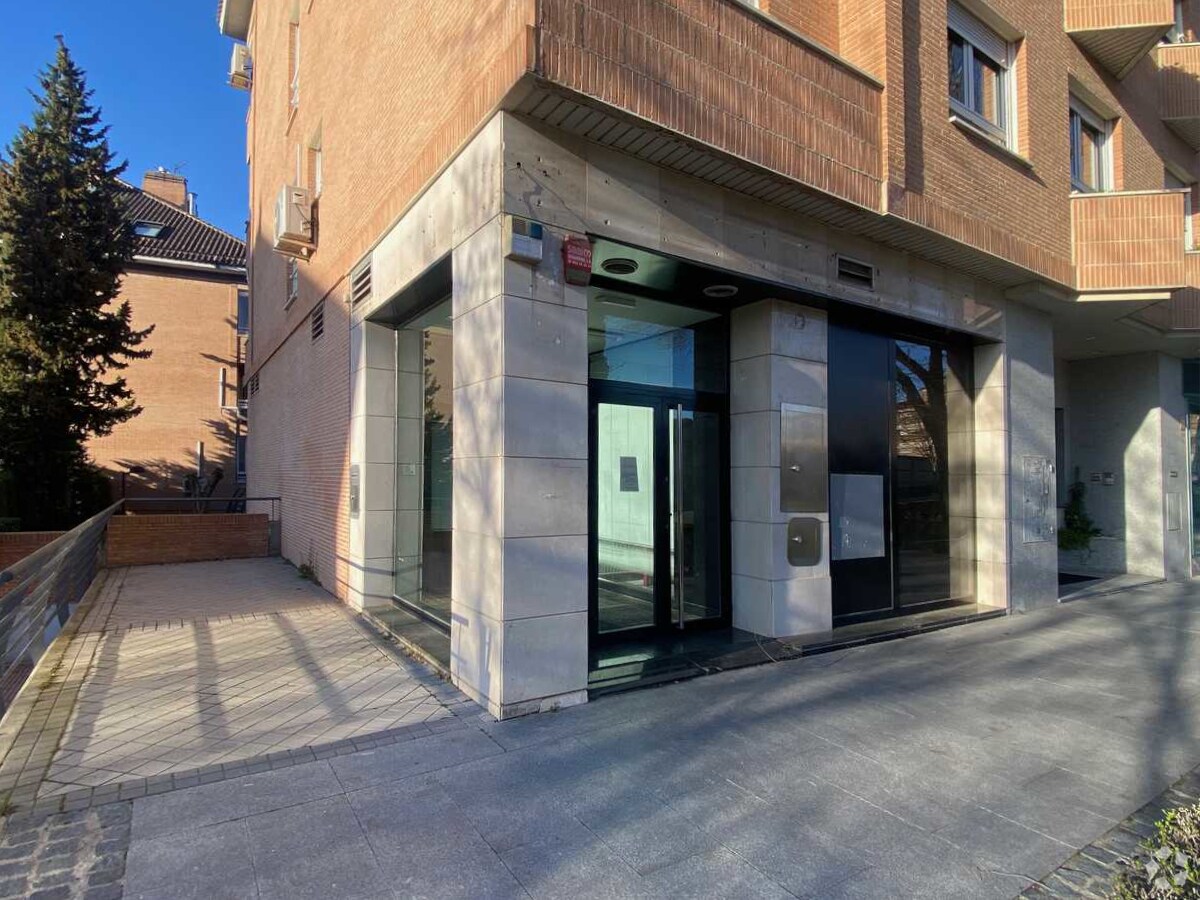 Retail in Boadilla del Monte, Madrid for lease Interior Photo- Image 1 of 2