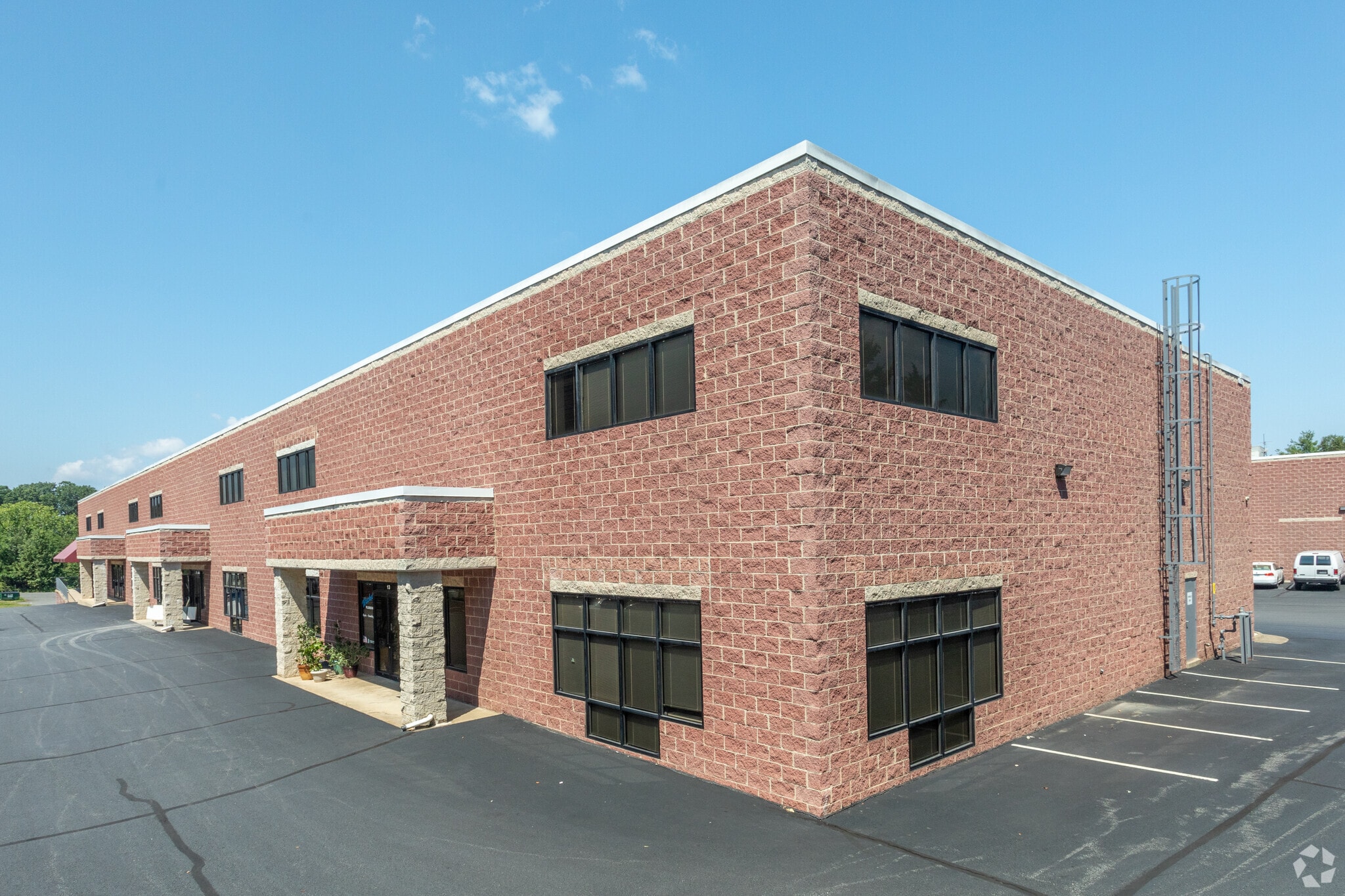 22580 Glenn Dr, Sterling, VA for sale Primary Photo- Image 1 of 46