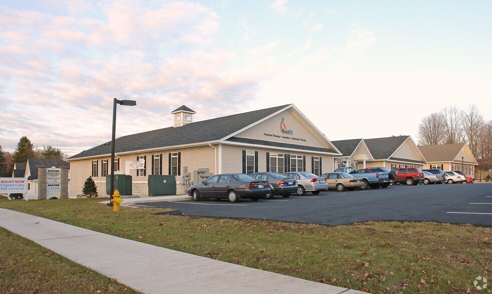 1131 West St, Southington, CT à louer - Photo du bâtiment - Image 3 de 4