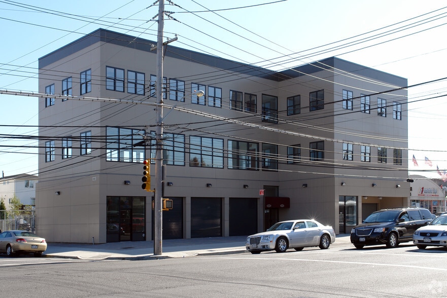 2000 Hylan Blvd, Staten Island, NY for lease - Building Photo - Image 2 of 9