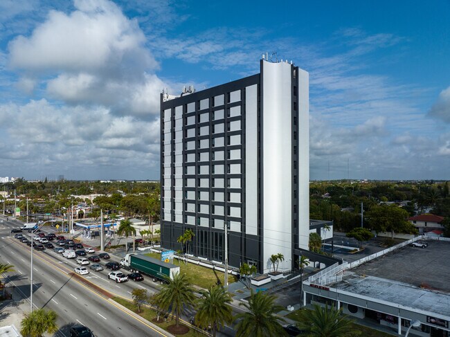More details for 633-699 NE 167th St, North Miami Beach, FL - Office for Sale