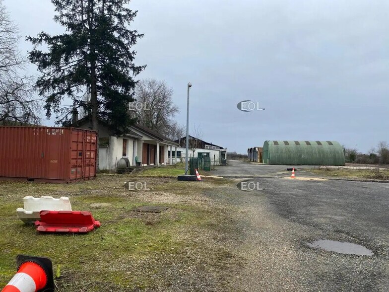 Flex dans Santeny à louer - Photo du bâtiment - Image 1 de 6