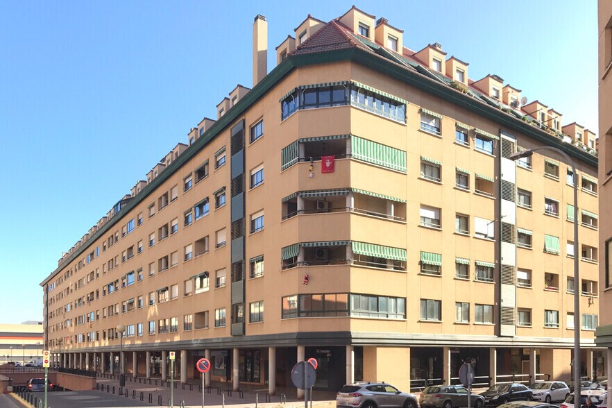 Commerce de détail dans Alcalá de Henares, Madrid à louer - Photo du bâtiment - Image 2 de 2