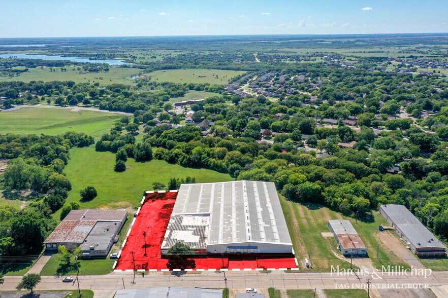 2407 N Preston St, Ennis, TX à vendre - Photo du bâtiment - Image 2 de 8