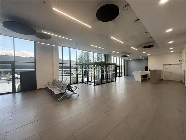 Office in Champs-sur-Marne for lease - Building Photo - Image 2 of 12