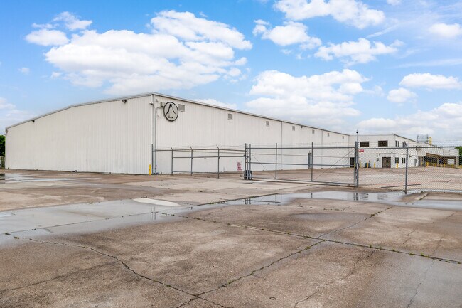Plus de détails pour 350 Garden Acres Dr, Fort Worth, TX - Industriel à louer