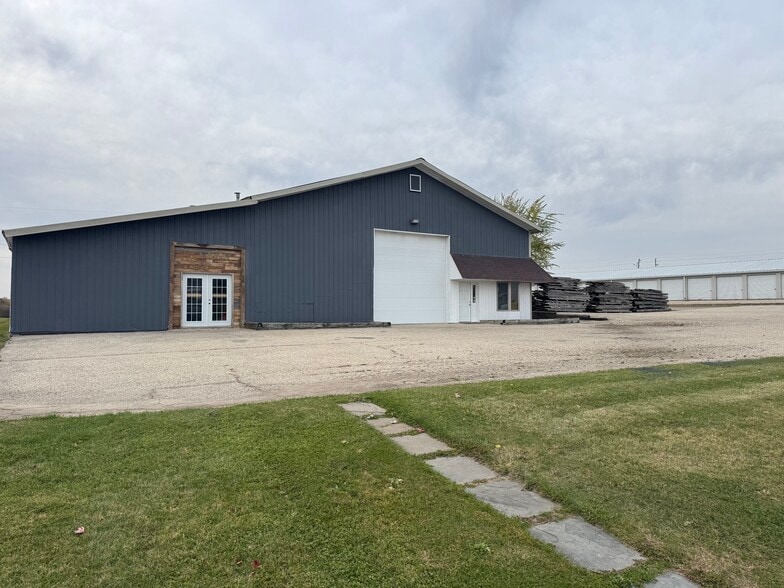 500 S Nathan Ln, Elkhorn, WI for sale - Building Photo - Image 2 of 9