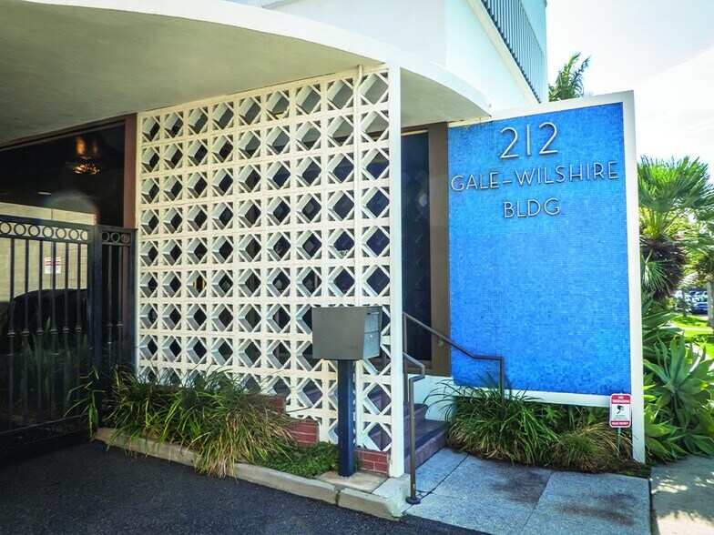 212 S Gale Dr, Beverly Hills, CA à louer - Photo du bâtiment - Image 3 de 3