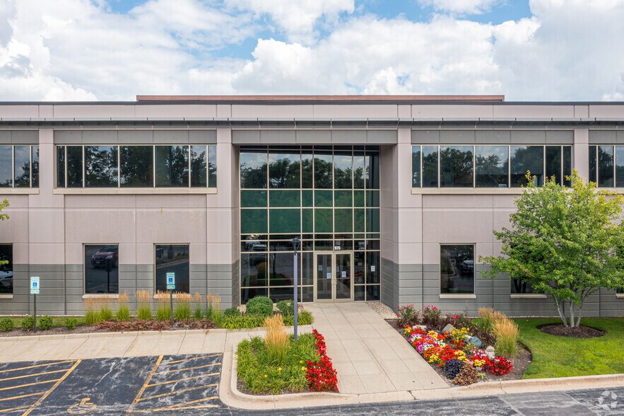 975 Weiland Rd, Buffalo Grove, IL à louer - Photo du bâtiment - Image 3 de 5