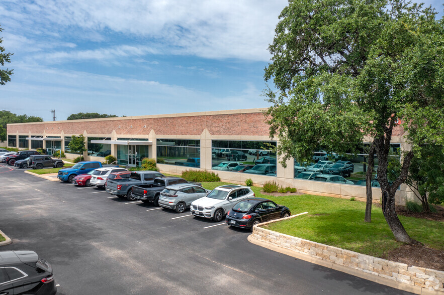 17319 San Pedro Ave, San Antonio, TX à louer - Photo du bâtiment - Image 3 de 17