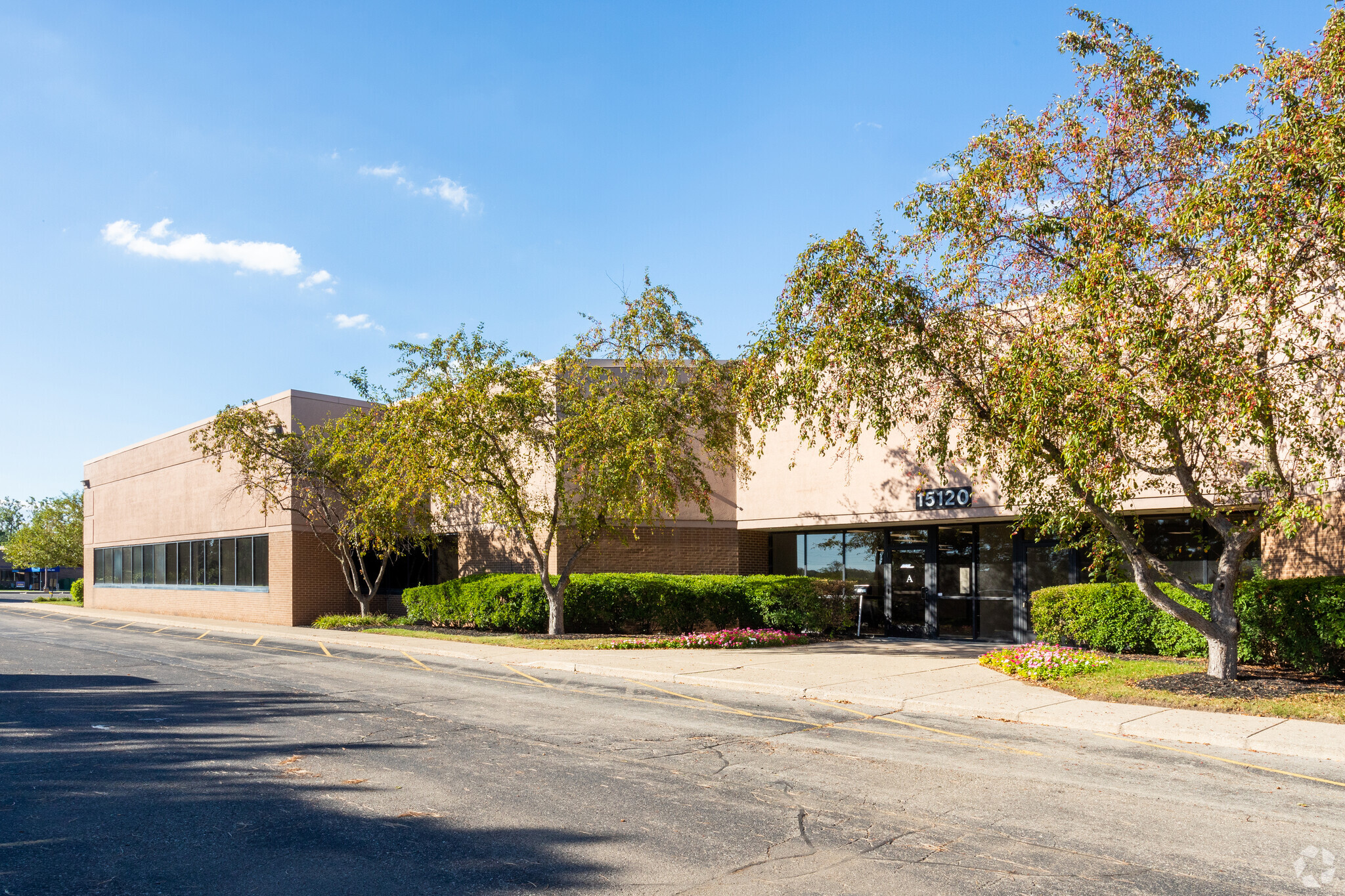 15120 N Commerce Dr N, Dearborn, MI for lease Building Photo- Image 1 of 7