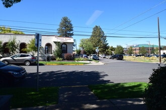 888 NW Hill St, Bend, OR for lease Interior Photo- Image 2 of 19