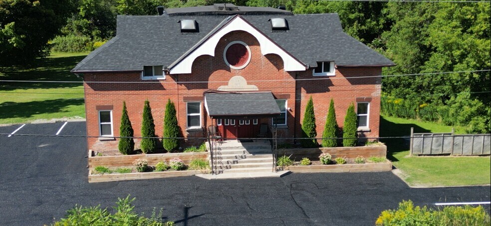 320 Pefferlaw Rd, Georgina, ON à vendre - Photo du bâtiment - Image 2 de 2