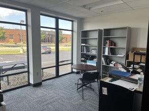 1201 Hanley Industrial Ct, Brentwood, MO for sale Interior Photo- Image 2 of 6