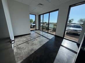 1360 N Bullard Ave, Goodyear, AZ à louer Photo intérieure- Image 2 de 3