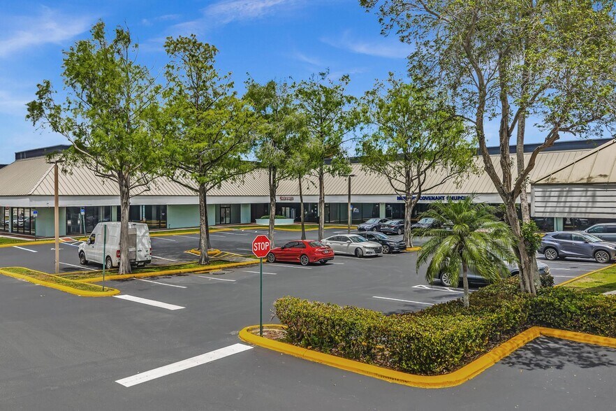 4412-4678 N University Dr, Lauderhill, FL à louer - Photo du bâtiment - Image 2 de 27