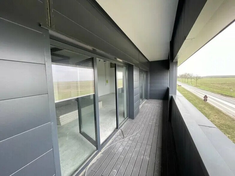 Bureau dans Le Mesnil-Amelot à louer - Photo du bâtiment - Image 2 de 16