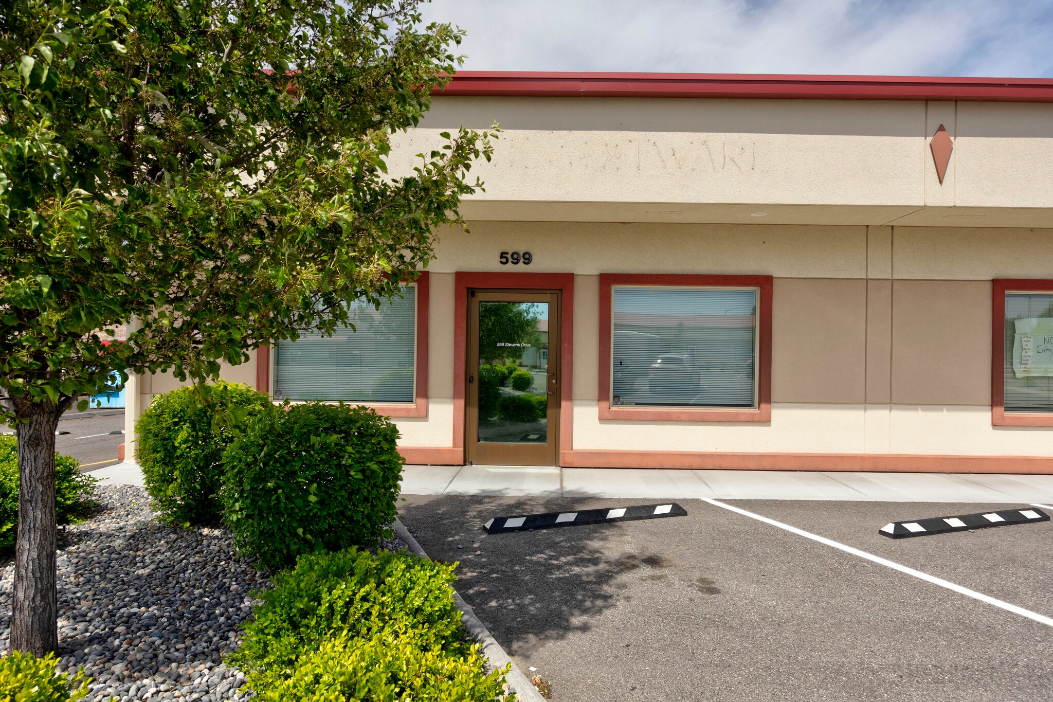 585 Stevens Dr, Richland, WA for lease Interior Photo- Image 1 of 18