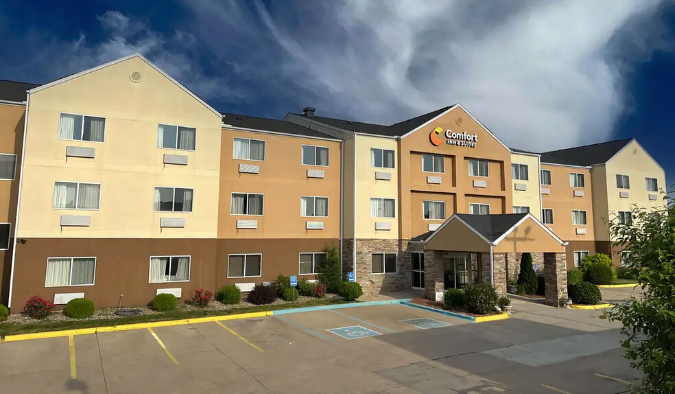 214 W 9th St, Coralville, IA à vendre - Photo du bâtiment - Image 3 de 20