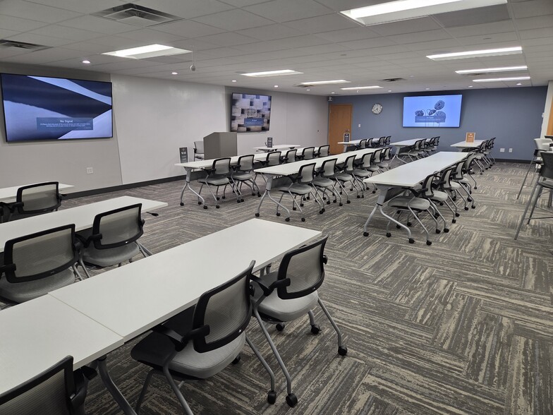 3050 Metro Dr, Bloomington, MN for lease - Interior Photo - Image 2 of 6