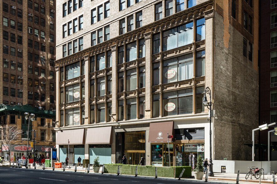 575 8th Ave, New York, NY à louer - Photo du bâtiment - Image 3 de 5
