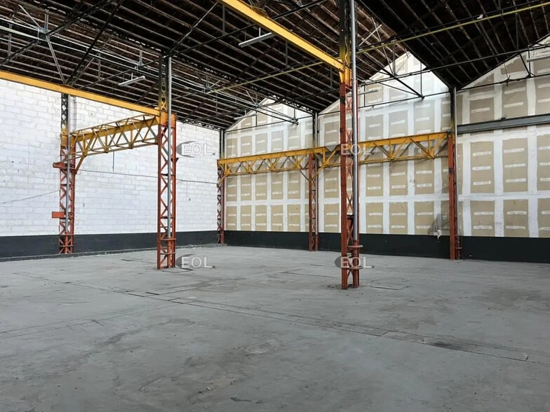 Flex in Villeneuve-la-Garenne for lease - Interior Photo - Image 3 of 6